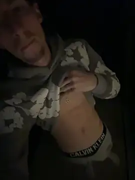 MikesWood21 online show from October 4, 2025, 11:25 pm