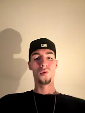 MikesWood21 online show from October 19, 2025, 11:16 pm