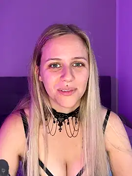 lunawolf21 online show from October 15, 2025, 7:30 am