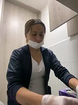 Keittly  online show from March 8, 2025, 5:33 pm