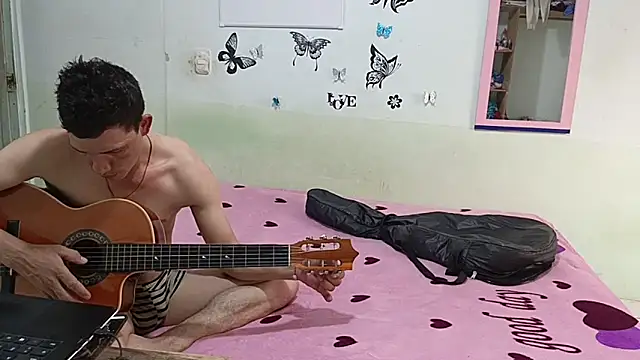 luxandracon23 online show from February 19, 2025, 10:53 pm