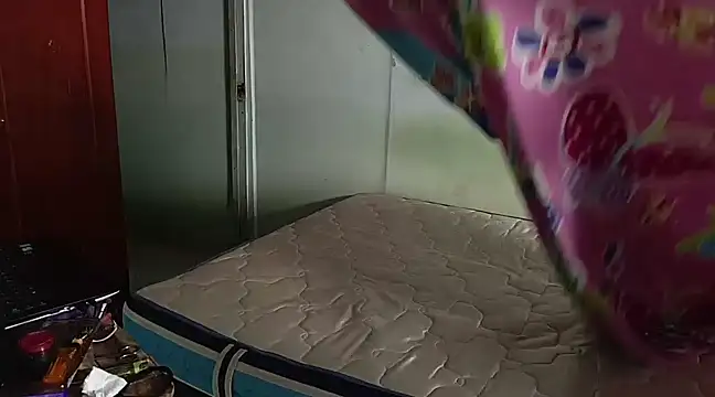 luxandracon23 online show from March 12, 2025, 8:41 pm