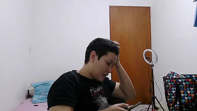 Snapshot of luxandracon23 chatting on January 18, 2026, 12:25 am luxandracon23 online show from January 18, 2026, 12:25 am