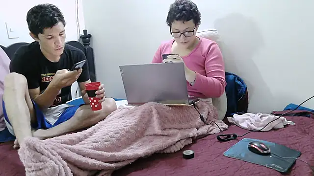 luxandracon23 online show from April 14, 2026, 10:16 pm