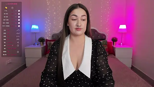 Snapshot of Aria_Blisss chatting on December 2, 2025, 8:08 am Aria Blisss online show from December 2, 2025, 8:08 am