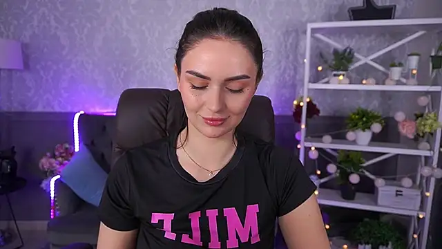 Snapshot of MilashaLovely chatting on October 28, 2025, 7:23 am MilashaLovely online show from October 28, 2025, 7:23 am