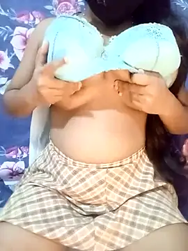 Snapshot of Thinaya chatting on February 19, 2025, 7:48 pm Thinaya online show from February 19, 2025, 7:48 pm