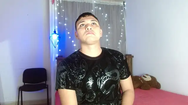 couple lovelyds online show from March 20, 2025, 7:46 pm