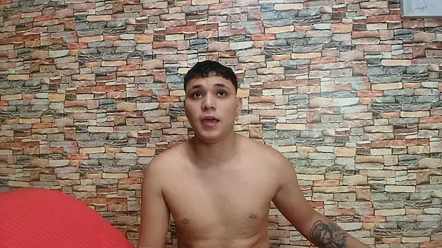 couple lovelyds online show from November 8, 2025, 8:51 pm