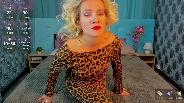 Luna  Lewis online show from October 8, 2025, 8:12 am