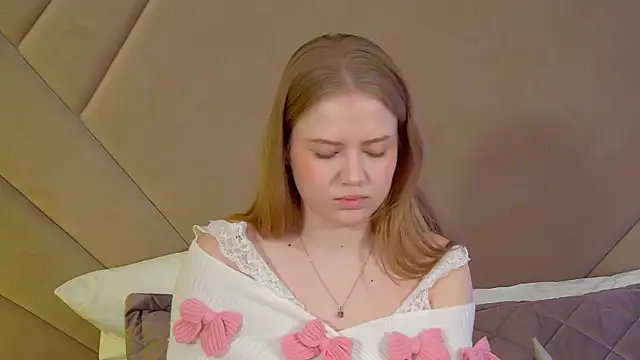 SelinSwarovski online show from December 20, 2025, 8:38 pm