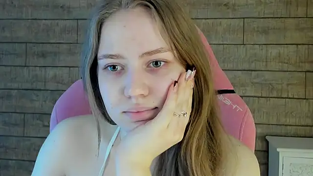 Snapshot of SelinSwarovski chatting on May 15, 2026, 4:14 pm SelinSwarovski online show from May 15, 2026, 4:14 pm