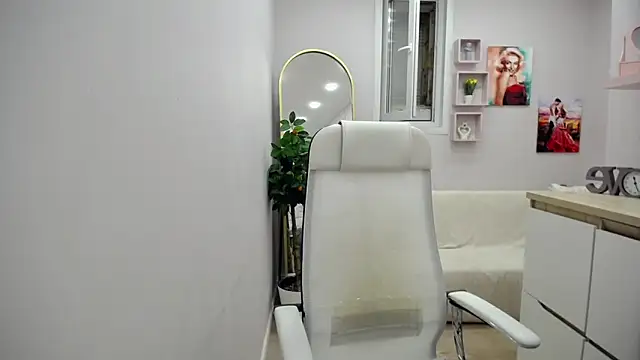 Snapshot of Milla_Cutie18 chatting on May 26, 2026, 5:14 am Milla Cutie18 online show from May 26, 2026, 5:14 am