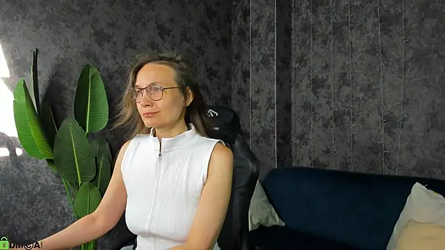 Lillian White online show from June 23, 2026, 12:52 am