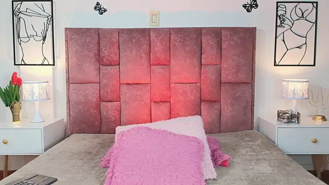 NicolMiller4 online show from April 19, 2026, 2:22 am