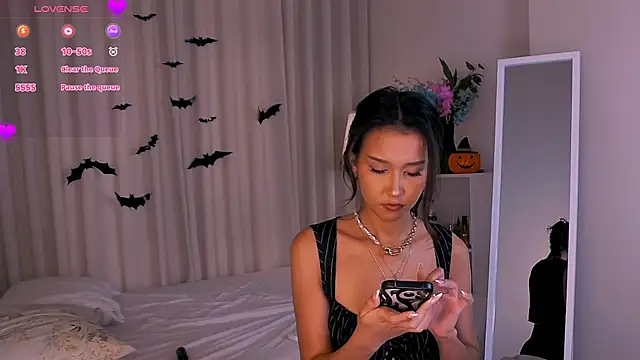 Melissa Mone online show from October 28, 2025, 5:22 am