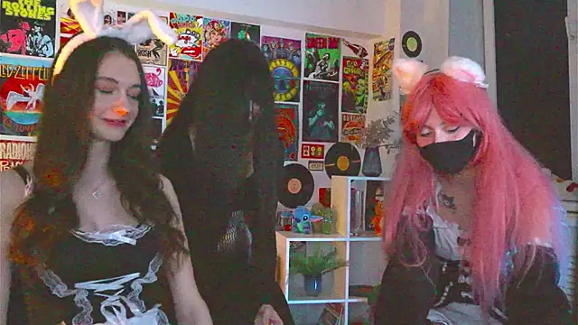 Snapshot of LuxRayi chatting on January 30, 2025, 6:00 pm LuxRayi online show from January 30, 2025, 6:00 pm