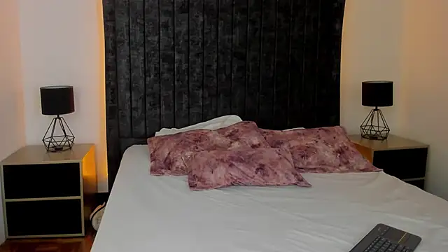 NataGarcia online show from September 19, 2025, 4:40 pm