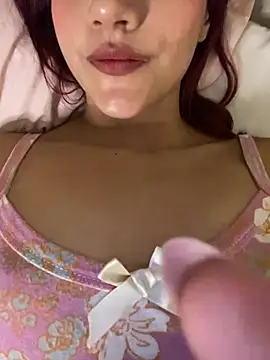Snapshot of Itscaroline__ chatting on March 8, 2025, 4:01 am Itscaroline online show from March 8, 2025, 4:01 am