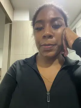 KloheCurvy online show from April 6, 2026, 11:38 pm