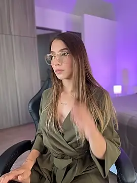 SophieRaily  online show from November 14, 2025, 6:50 pm