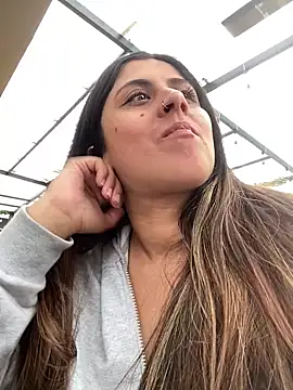 girl anni online show from February 21, 2025, 8:05 pm