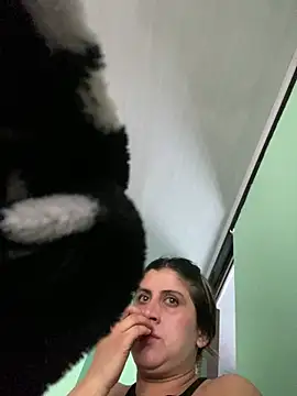 girl anni online show from October 12, 2025, 5:01 pm