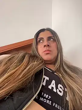 girl anni online show from November 6, 2025, 6:53 pm