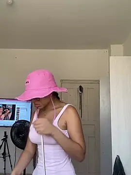 Snapshot of Mia_petite01 chatting on March 9, 2025, 5:28 pm Mia petite01 online show from March 9, 2025, 5:28 pm