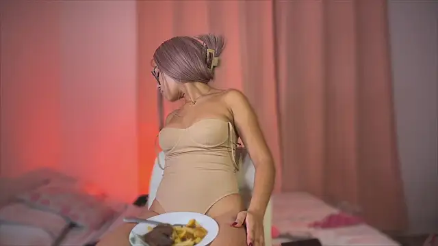 Snapshot of Mia_petite01 chatting on March 21, 2025, 9:34 pm Mia petite01 online show from March 21, 2025, 9:34 pm