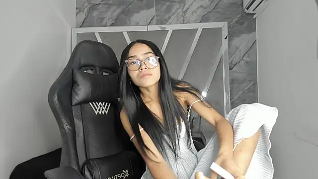 Mia petite01 online show from May 21, 2026, 9:11 pm