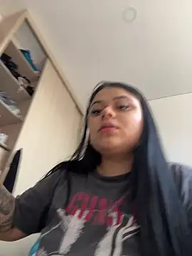 alissonfernandez  online show from January 19, 2025, 4:36 pm