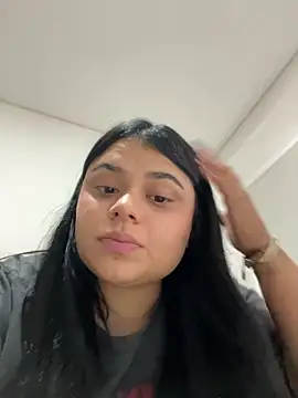 alissonfernandez  online show from February 12, 2025, 6:40 pm