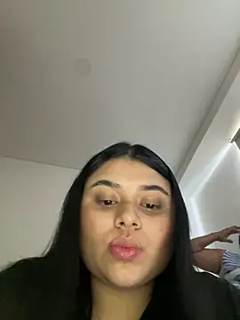 alissonfernandez  online show from February 20, 2025, 6:02 pm