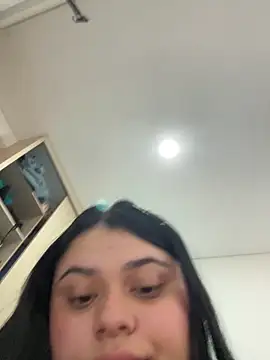 alissonfernandez  online show from March 5, 2025, 1:28 pm