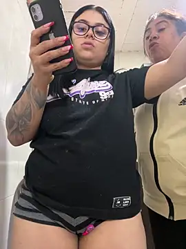 alissonfernandez  online show from September 18, 2025, 4:20 pm