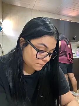 alissonfernandez  online show from September 26, 2025, 4:00 pm