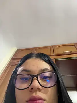 alissonfernandez  online show from October 30, 2025, 12:39 pm