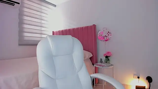 Ninamirley online show from December 14, 2024, 1:05 pm