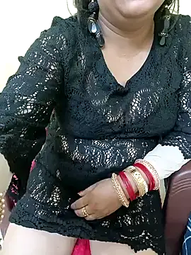 Snapshot of Simran-Kudi chatting on January 6, 2025, 8:03 am Simran-Kudi online show from January 6, 2025, 8:03 am