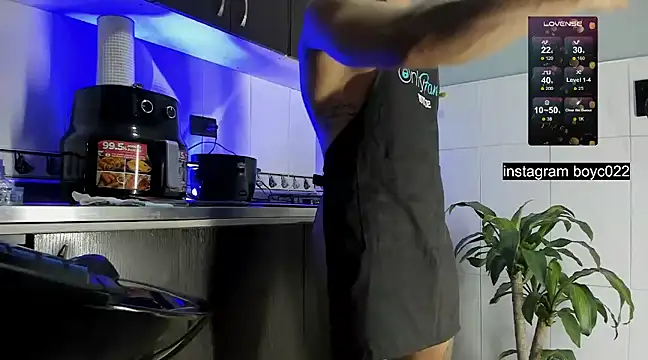 boyc022  online show from February 18, 2025, 8:03 pm