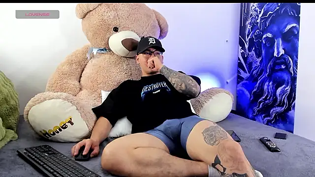 boyc022  online show from January 17, 2026, 2:27 am