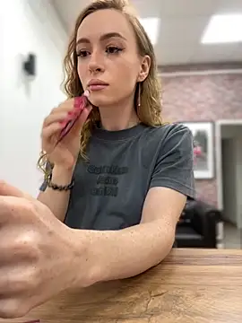  AngelMoon  online show from September 18, 2025, 4:03 am