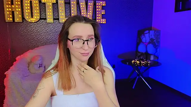 Snapshot of AliceBYKiss chatting on December 13, 2024, 4:05 pm AliceBYKiss online show from December 13, 2024, 4:05 pm