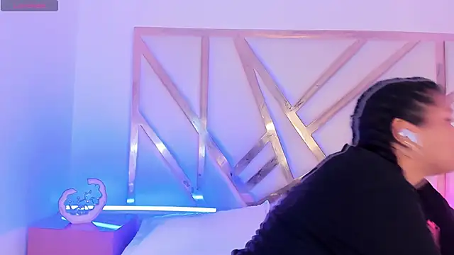 Snapshot of Carolina_Evanss chatting on October 9, 2025, 11:30 am Carolina Evanss online show from October 9, 2025, 11:30 am