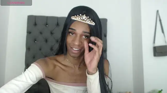 lucianadolll online show from March 20, 2025, 5:25 pm