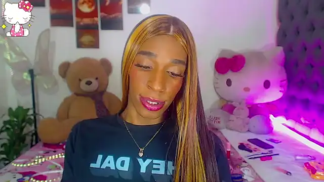 lucianadolll online show from March 24, 2026, 10:59 pm