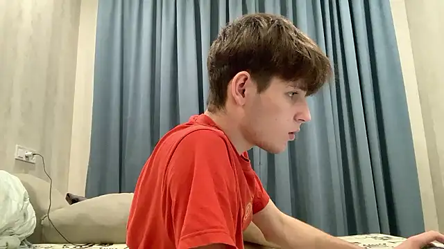 cutie guys online show from December 8, 2024, 4:39 pm