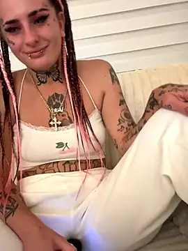 BlazyKitsune- online show from September 18, 2025, 11:07 pm