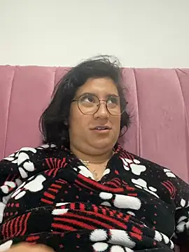 Lia mar moon online show from April 6, 2026, 3:37 am